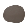 RAW - Podkładka pod talerz Buffalo Clay, 95% skóra z recyklingu, 41x33,5 cm Aida Denmark.jpg
